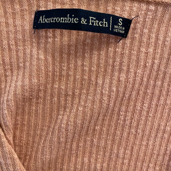 Women’s Abercrombie & Fitch light pink top tie around bottom of shirt size Small - Picture 2 of 3